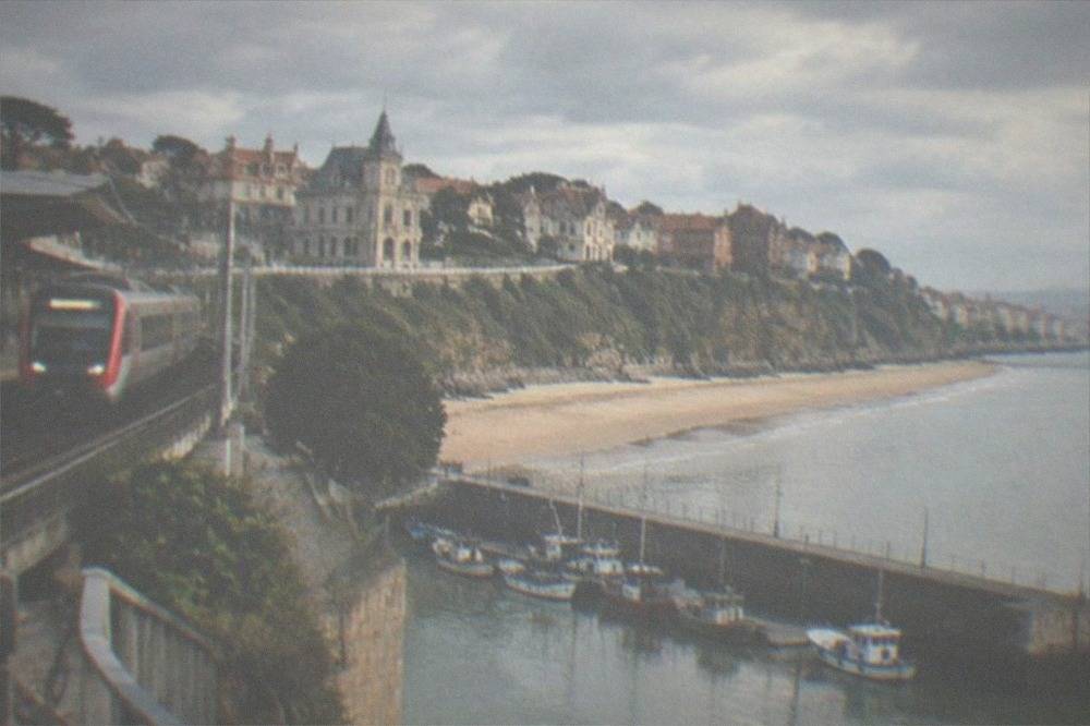 A Metro Bilbao train arriving at an elevated station near the Getxo riverbank