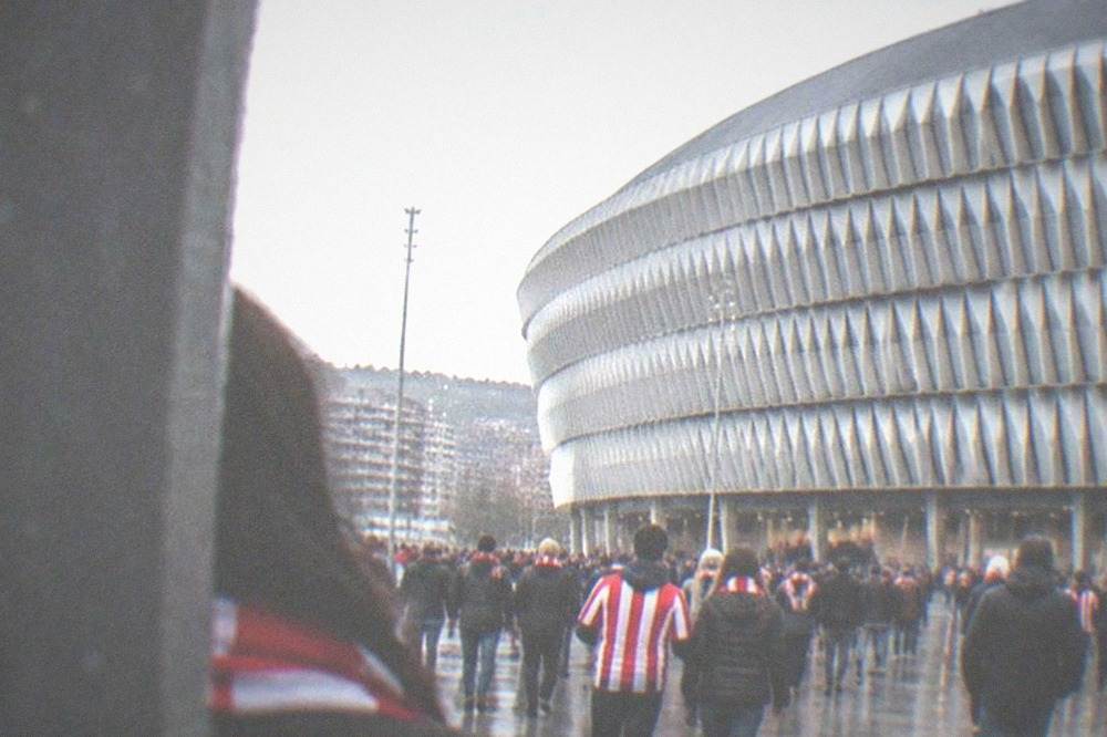 Crowds of Athletic Club fans walking toward San Mames before a match